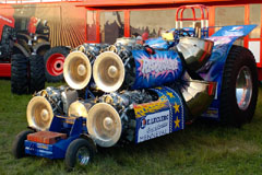 tractor pulling show - yeah